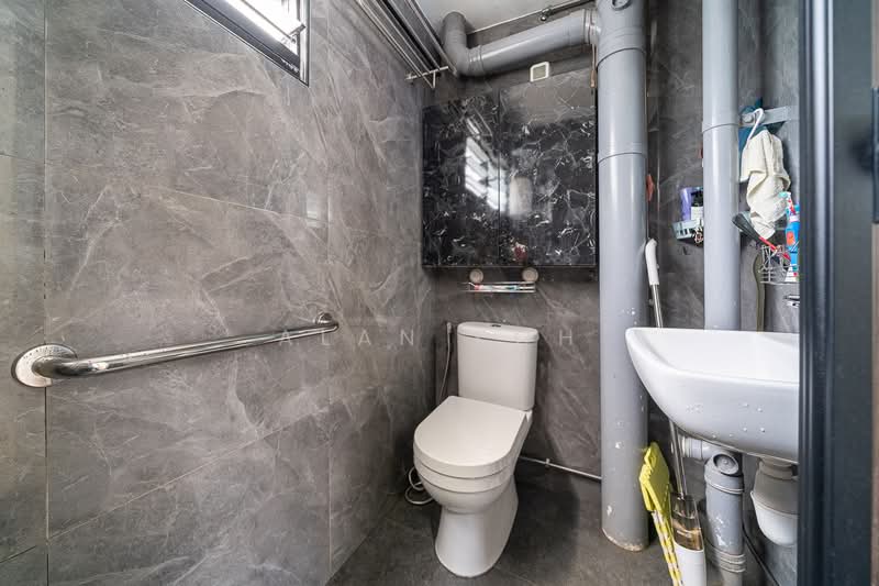 144 Tampines Street 12, 144 Tampines Street 12, 2 Bedrooms, 1,140 sqft, HDB Flat For Sale, by Alan Koh, 500218130 - Bathroom - PropertyGuru.com.sg