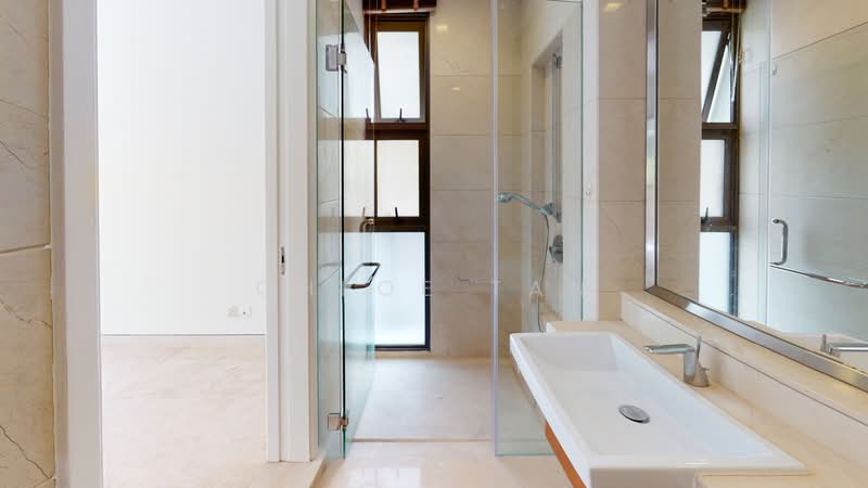 Prestigious Waterfront Bungalow, 166 Ocean Drive, 4 Bedrooms, 9,680 sqft, Detached House For Sale, by Chloe Tan, 500218132 - Bathroom - PropertyGuru.com.sg