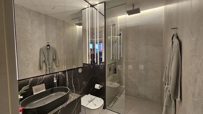 W Residences Marina View - Singapore, 22 Marina View, 3 Bedrooms, 1,195 sqft, Condominium For Sale, by Ann Yu 尤秀缘, 500218138 - Bathroom - PropertyGuru.com.sg