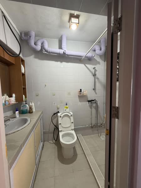 485A Choa Chu Kang Avenue 5, 485A Choa Chu Kang Avenue 5, 3 Bedrooms, 1,089 sqft, HDB Flat For Sale, by P N Samy, 500218154 - Bathroom - PropertyGuru.com.sg