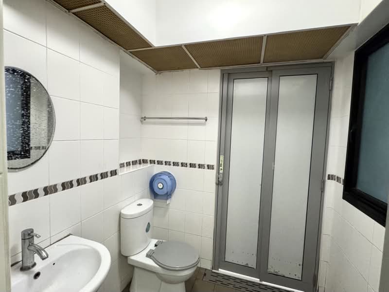 372 Jurong East Street 32, 372 Jurong East Street 32, 1 Bedroom, 474 sqft, HDB Flat For Sale, by Melissa Koh, 500218165 - Bathroom - PropertyGuru.com.sg