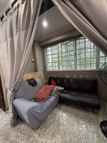 312 Sembawang Drive, 312 Sembawang Drive, 4 Bedrooms, 1,302 sqft, HDB Flat For Sale, by Parry Tiwari Pradeep, 500218201 - Living Room - PropertyGuru.com.sg