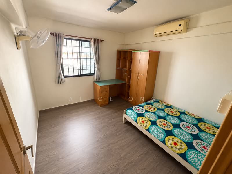 609 Yishun Street 61, 609 Yishun Street 61, 3 Bedrooms, 904 sqft, HDB Flat For Sale, by Alice Ong, 500218213 - Bedroom - PropertyGuru.com.sg