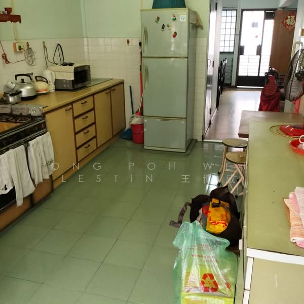 379 Clementi Avenue 5, 379 Clementi Avenue 5, 2 Bedrooms, 882 sqft, HDB Flat For Sale, by Ong Poh Wei Lestin 王博威, 500218215 - Kitchen - PropertyGuru.com.sg