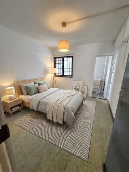 379 Clementi Avenue 5, 379 Clementi Avenue 5, 2 Bedrooms, 882 sqft, HDB Flat For Sale, by Ong Poh Wei Lestin 王博威, 500218215 - Master Bedroom - PropertyGuru.com.sg