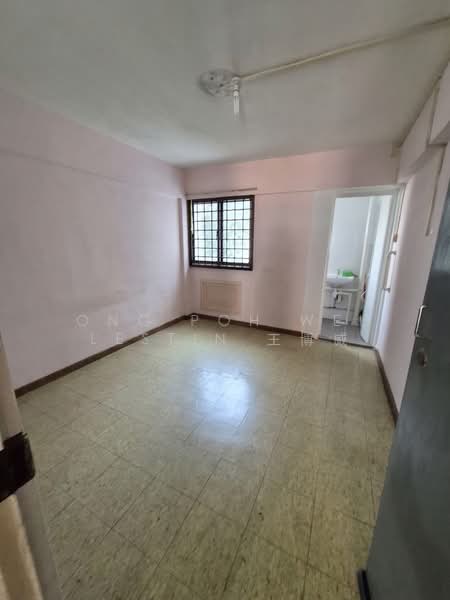 379 Clementi Avenue 5, 379 Clementi Avenue 5, 2 Bedrooms, 882 sqft, HDB Flat For Sale, by Ong Poh Wei Lestin 王博威, 500218215 - Master Bedroom - PropertyGuru.com.sg