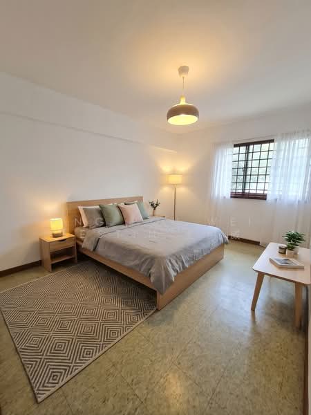 379 Clementi Avenue 5, 379 Clementi Avenue 5, 2 Bedrooms, 882 sqft, HDB Flat For Sale, by Ong Poh Wei Lestin 王博威, 500218215 - Bedroom - PropertyGuru.com.sg