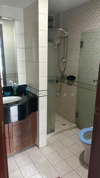 Yishun Emerald, 26 Canberra Drive, 3 Bedrooms, 1,195 sqft, Condominium For Rent, by Joey Tan, 500218217 - Bathroom - PropertyGuru.com.sg