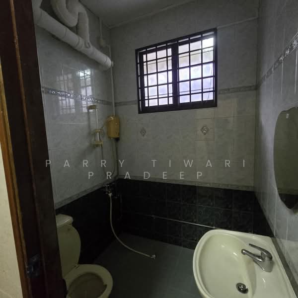 554 sembawang road, , 5 Bedrooms, 2,699 sqft, Semi-Detached House For Rent, by Parry Tiwari Pradeep, 500218218 - Bathroom - PropertyGuru.com.sg