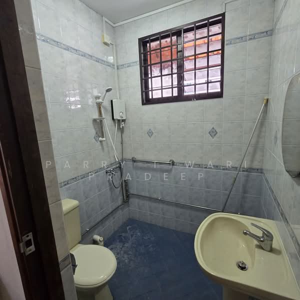554 sembawang road, , 5 Bedrooms, 2,699 sqft, Semi-Detached House For Rent, by Parry Tiwari Pradeep, 500218218 - Bathroom - PropertyGuru.com.sg