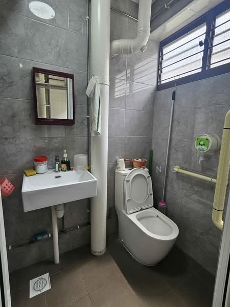 119 Teck Whye Lane, 119 Teck Whye Lane, 3 Bedrooms, 1,119 sqft, HDB Flat For Sale, by Cherie Ong, 500218219 - Common Bathroom - PropertyGuru.com.sg