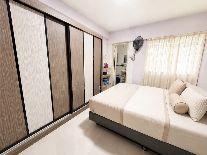209 Tampines Street 21, 209 Tampines Street 21, 3 Bedrooms, 1,119 sqft, HDB Flat For Sale, by Eddie Tan, 500218239 - Master Bedroom - PropertyGuru.com.sg