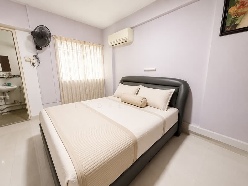 209 Tampines Street 21, 209 Tampines Street 21, 3 Bedrooms, 1,119 sqft, HDB Flat For Sale, by Eddie Tan, 500218239 - Master Bedroom - PropertyGuru.com.sg