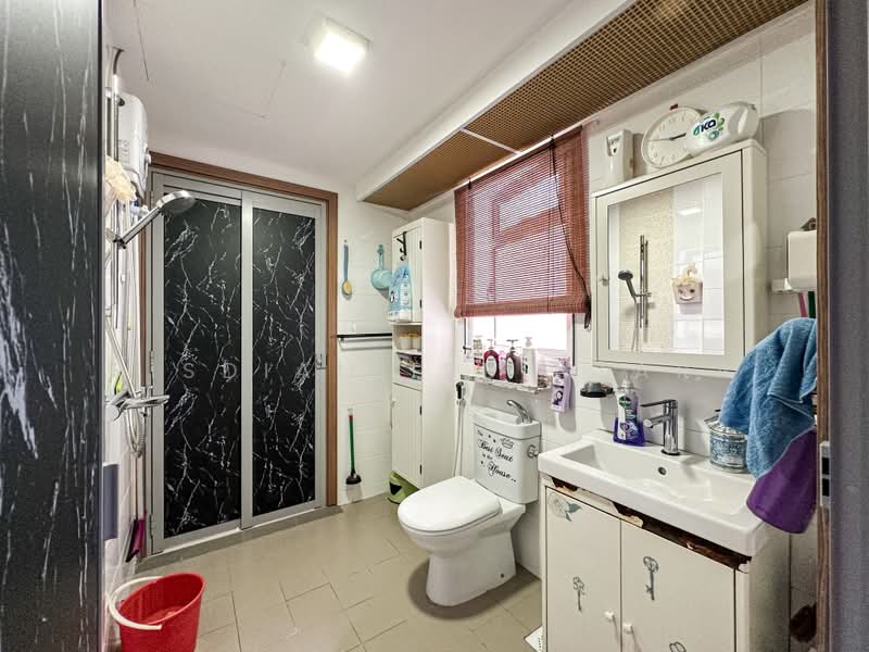 451A Bukit Batok West Avenue 6, 451A Bukit Batok West Avenue 6, 1 Bedroom, 506 sqft, HDB Flat For Sale, by Risdian Isbintara, 500218248 - Bathroom - PropertyGuru.com.sg