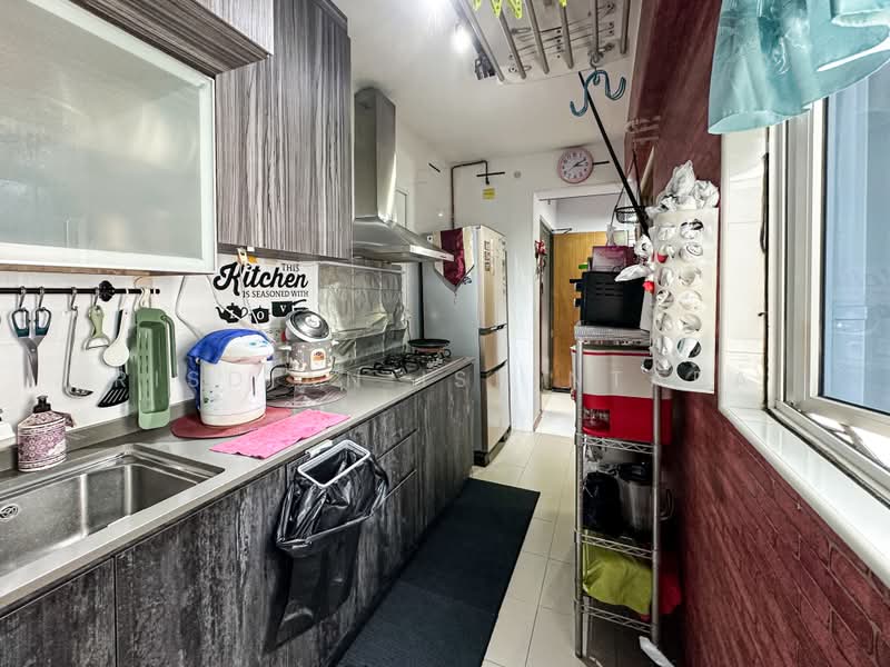 451A Bukit Batok West Avenue 6, 451A Bukit Batok West Avenue 6, 1 Bedroom, 506 sqft, HDB Flat For Sale, by Risdian Isbintara, 500218248 - Kitchen - PropertyGuru.com.sg
