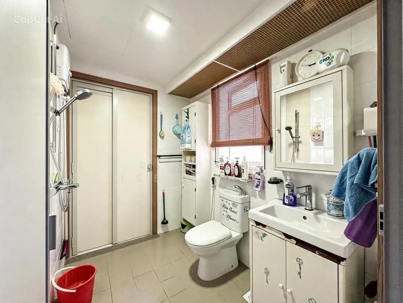 451A Bukit Batok West Avenue 6, 451A Bukit Batok West Avenue 6, 1 Bedroom, 506 sqft, HDB Flat For Sale, by Risdian Isbintara, 500218248 - Bathroom - PropertyGuru.com.sg
