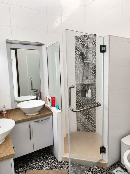 West Coast Gardens, , 5 Bedrooms, 2,187 sqft, Corner Terrace For Sale, by Lenny C V, 500218251 - Bathroom - PropertyGuru.com.sg