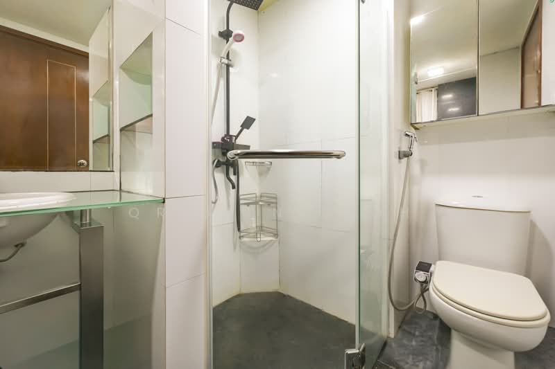Park Green, 2 Rivervale Link, 3 Bedrooms, 1,367 sqft, Condominium For Sale, by Qristine Goh, 500218260 - Bathroom - PropertyGuru.com.sg