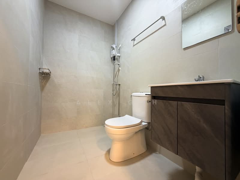 Jalan Besar Rooms For Rent. Walking Distance To Farrer Park MRT and Bendemeer MRT, Jalan Besar, Jln Besar, Serangoon Road, Lavender Street, Farrer Park / Serangoon Rd, Room Rental, 200 sqft, Apartment For Rent, by Alex Goh, 500218299 - Bathroom - PropertyGuru.com.sg