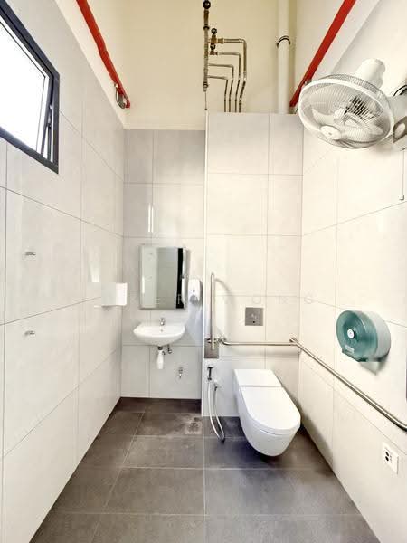 Azalea Kitchen - F & B processing and packaging approved units, Genting Road, Macpherson / Potong Pasir, 1,600 sqft, Light Industrial (B1) For Rent, by Yoker Wong, 500218303 - Bathroom - CommercialGuru.com.sg