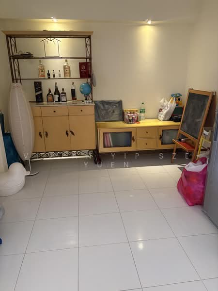 326 Tampines Street 32, 326 Tampines Street 32, 4 Bedrooms, 1,593 sqft, HDB Flat For Sale, by Vivian Yip Sze Yuen, 500218311 - Living Room - PropertyGuru.com.sg