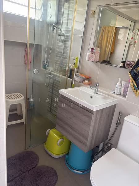 326 Tampines Street 32, 326 Tampines Street 32, 4 Bedrooms, 1,593 sqft, HDB Flat For Sale, by Vivian Yip Sze Yuen, 500218311 - Bathroom - PropertyGuru.com.sg
