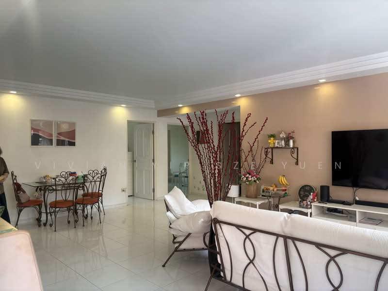 326 Tampines Street 32, 326 Tampines Street 32, 4 Bedrooms, 1,593 sqft, HDB Flat For Sale, by Vivian Yip Sze Yuen, 500218311 - Living Room - PropertyGuru.com.sg