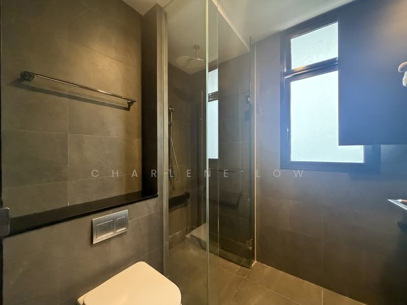 Park Colonial, 8 Woodleigh Lane, 2 Bedrooms, 624 sqft, Condominium For Sale, by Charlene Low, 500218313 - Bathroom - PropertyGuru.com.sg