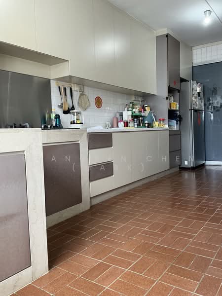 18 Joo Seng Road, 18 Joo Seng Road, 3 Bedrooms, 1,098 sqft, HDB Flat For Sale, by Guangren Chen (Mark), 500218314 - Kitchen - PropertyGuru.com.sg