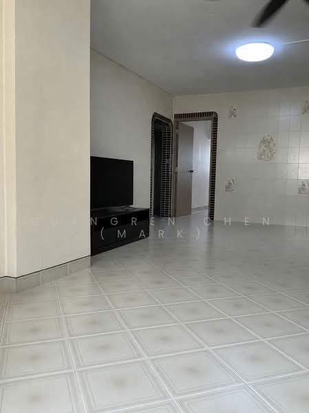 18 Joo Seng Road, 18 Joo Seng Road, 3 Bedrooms, 1,098 sqft, HDB Flat For Sale, by Guangren Chen (Mark), 500218314 - Living Room - PropertyGuru.com.sg