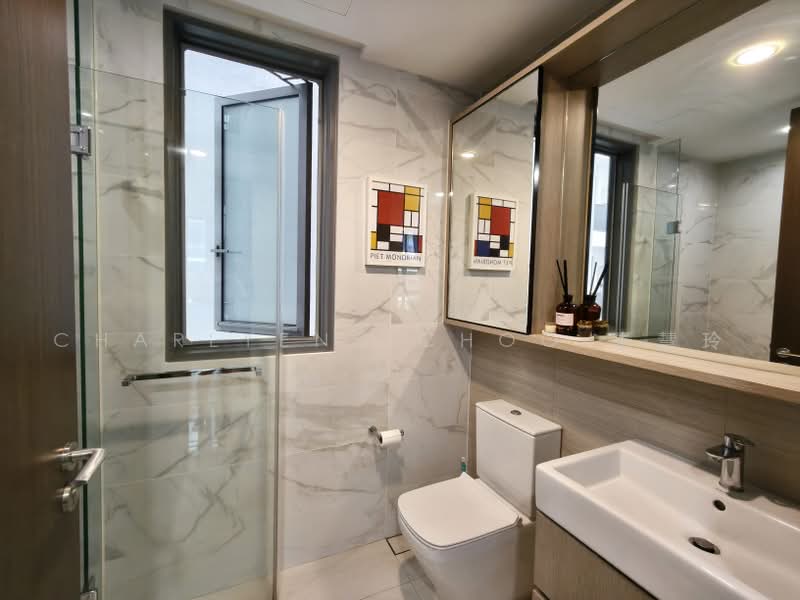 Forest Woods, , 3 Bedrooms, 915 sqft, Condominium For Sale, by Charlyene Choo 朱慧玲, 500218324 - Common Bathroom - PropertyGuru.com.sg
