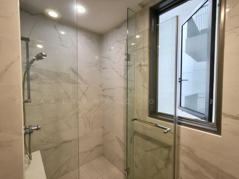 Forest Woods, , 3 Bedrooms, 915 sqft, Condominium For Sale, by Charlyene Choo 朱慧玲, 500218324 - Common Bathroom - PropertyGuru.com.sg