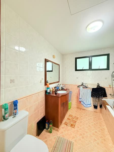 Chestervale, 41 Bangkit Road, 3 Bedrooms, 1,432 sqft, Condominium For Sale, by James Yeo, 500218327 - Bathroom - PropertyGuru.com.sg