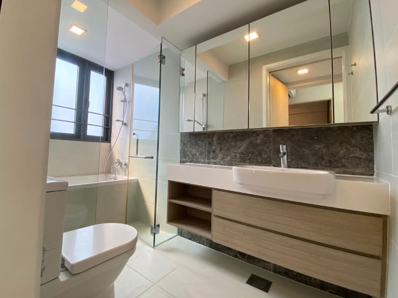 The Lakefront Residences, 42 Lakeside Drive, 4 Bedrooms, 2,422 sqft, Condominium For Sale, by Elyse Deng, 500218342 - Bathroom - PropertyGuru.com.sg