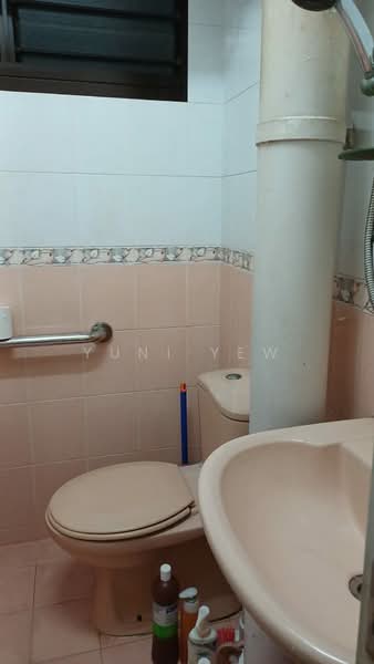 blk 319 Clementi Ave 4, , Room Rental, 120 sqft, HDB Flat For Rent, by Yuni Yew, 500218343 - Bathroom - PropertyGuru.com.sg