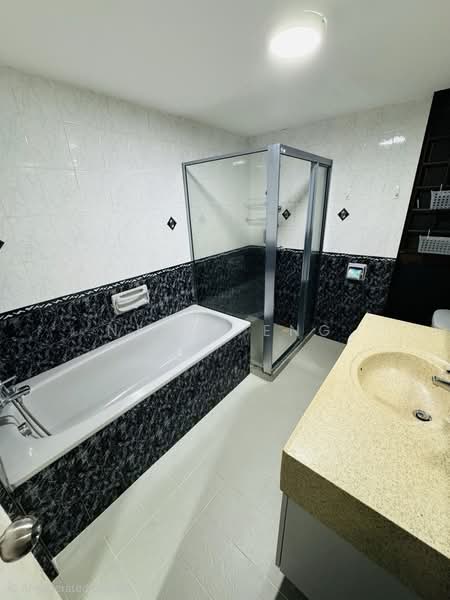 The Tanamera, 3 Tanah Merah Kechil Road, Room Rental, 200 sqft, Condominium For Rent, by Nigel Eng, 500218348 - Bathroom - PropertyGuru.com.sg