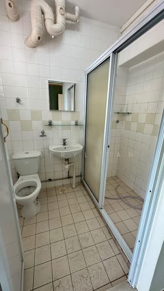 484A Choa Chu Kang Avenue 5, 484A Choa Chu Kang Avenue 5, 3 Bedrooms, 990 sqft, HDB Flat For Sale, by Cheryl Tan, 500218349 - Bathroom - PropertyGuru.com.sg