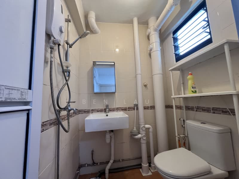 101 Jurong East Street 13, 101 Jurong East Street 13, 1 Bedroom, 365 sqft, HDB Flat For Rent, by Ben Lau, 500218362 - Bathroom - PropertyGuru.com.sg