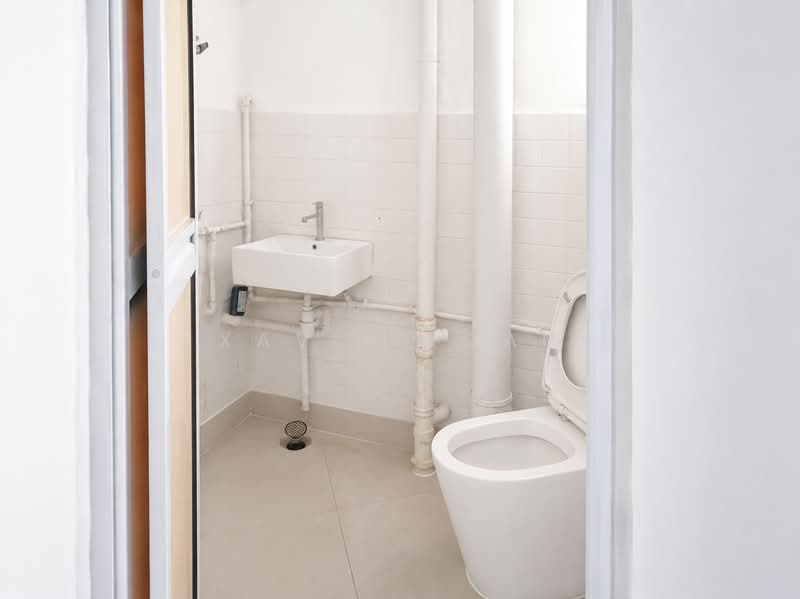 Hougang Avenue 1, Hougang Avenue 1, 1,023 sqft, Shop / Shophouse For Rent, by Xavier Gan, 500218371 - Bathroom - CommercialGuru.com.sg
