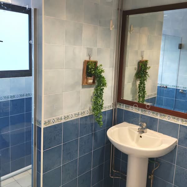 The Springfield, Chempaka Kuning Link, Room Rental, 130 sqft, Terraced House For Rent, by Steven Choo, 500218374 - Bathroom - PropertyGuru.com.sg