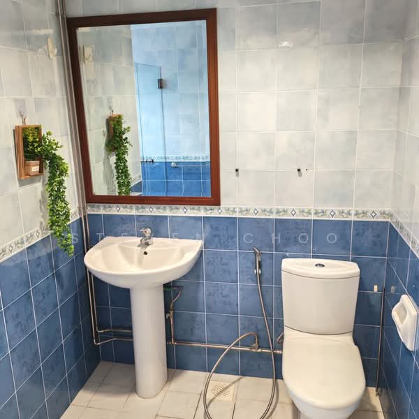 The Springfield, Chempaka Kuning Link, Room Rental, 130 sqft, Terraced House For Rent, by Steven Choo, 500218374 - Bathroom - PropertyGuru.com.sg