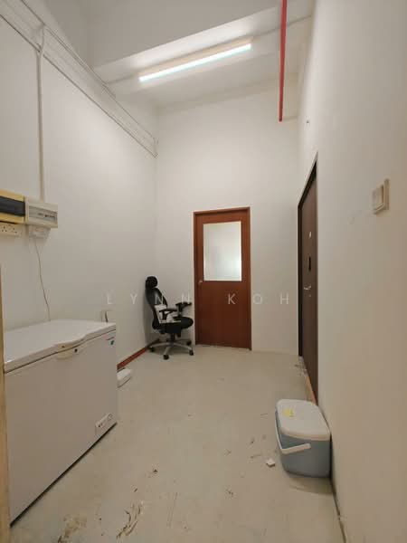 Ubi Centre, 57 Ubi Avenue 1, 460 sqft, Light Industrial (B1) For Rent, by Lynn Koh, 500218392 - Entrance Foyer - CommercialGuru.com.sg