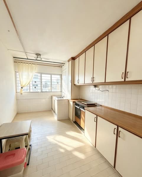145 Yishun Street 11, 145 Yishun Street 11, 2 Bedrooms, 721 sqft, HDB Flat For Sale, by Cindy Fu 付小姐, 500218410 - Kitchen - PropertyGuru.com.sg