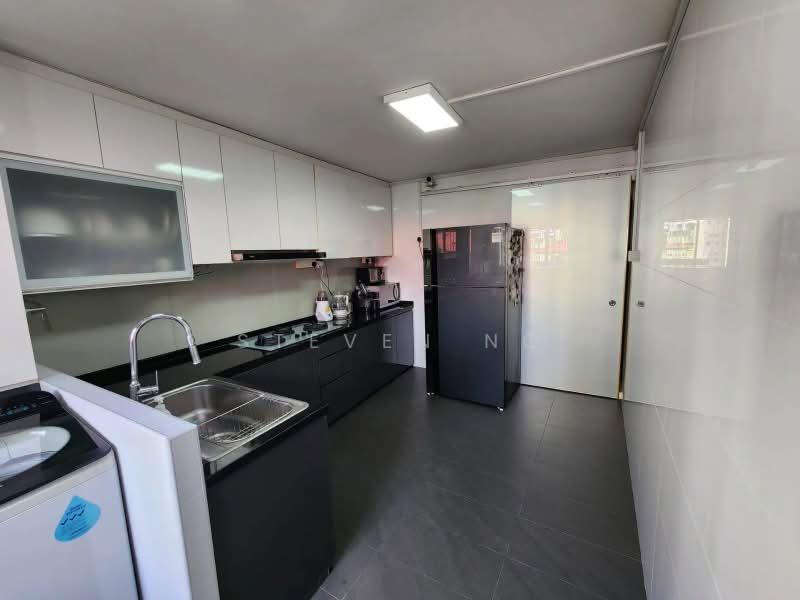 241 Jurong East Street 24, 241 Jurong East Street 24, 2 Bedrooms, 732 sqft, HDB Flat For Sale, by Steven NG, 500218418 - Kitchen - PropertyGuru.com.sg