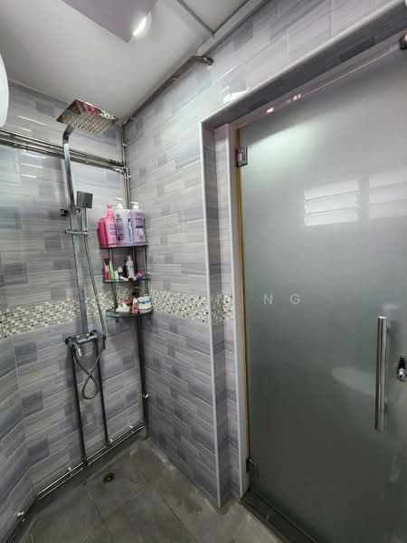 241 Jurong East Street 24, 241 Jurong East Street 24, 2 Bedrooms, 732 sqft, HDB Flat For Sale, by Steven NG, 500218418 - Bathroom - PropertyGuru.com.sg