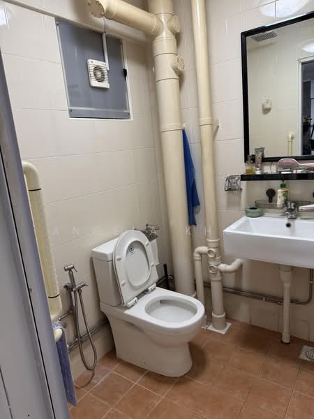 114 Jurong East Street 13, 114 Jurong East Street 13, Room Rental, 200 sqft, HDB Flat For Rent, by Angela Khoo, 500218424 - Bathroom - PropertyGuru.com.sg