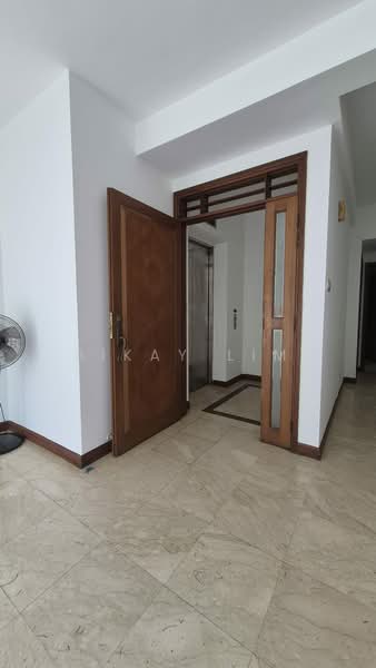 Palm Gardens, 3 Hong San Walk, Dairy Farm / Bukit Panjang / Choa Chu Kang, 3 Bedrooms, 1,206 sqft, Condominium For Sale, by Bikay Lim, 500218426 - Pte Lift Entrance - PropertyGuru.com.sg