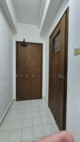 Palm Gardens, 3 Hong San Walk, Dairy Farm / Bukit Panjang / Choa Chu Kang, 3 Bedrooms, 1,206 sqft, Condominium For Sale, by Bikay Lim, 500218426 - Back door to back lift lobby - PropertyGuru.com.sg