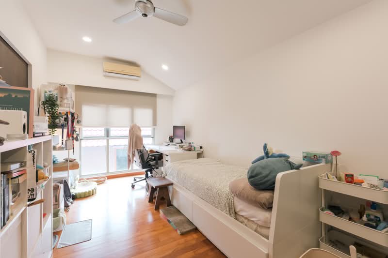 Dunbar Walk, , 6 Bedrooms, 4,500 sqft, Semi-Detached House For Sale, by Karen Chua, 500218434 - Bedroom - PropertyGuru.com.sg
