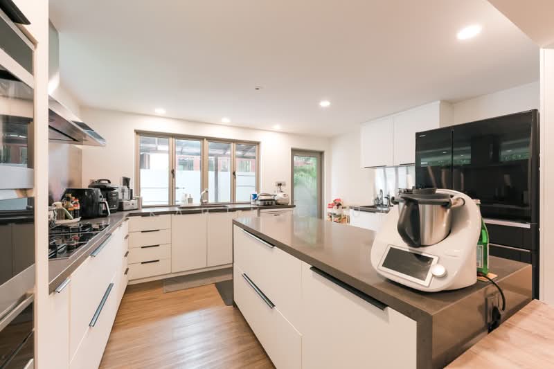 Dunbar Walk, , 6 Bedrooms, 4,500 sqft, Semi-Detached House For Sale, by Karen Chua, 500218434 - Kitchen - PropertyGuru.com.sg